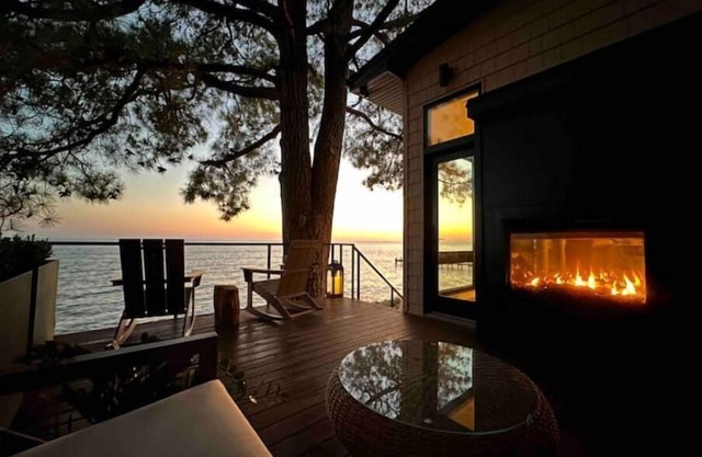 Water's Edge Cottage - Luxury Retreat - 180 Degree Potomac Views