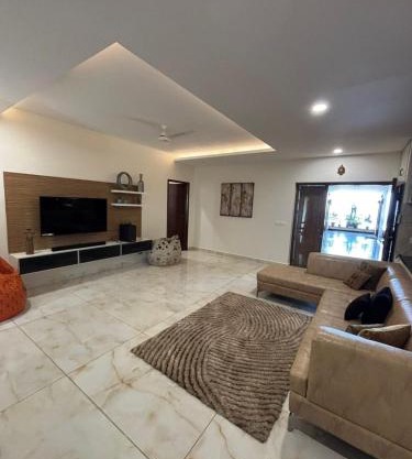 Water's egde service apartment