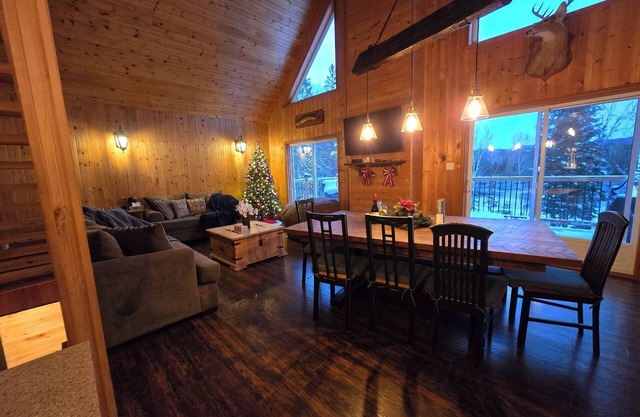 Waterfront Family Cottage!