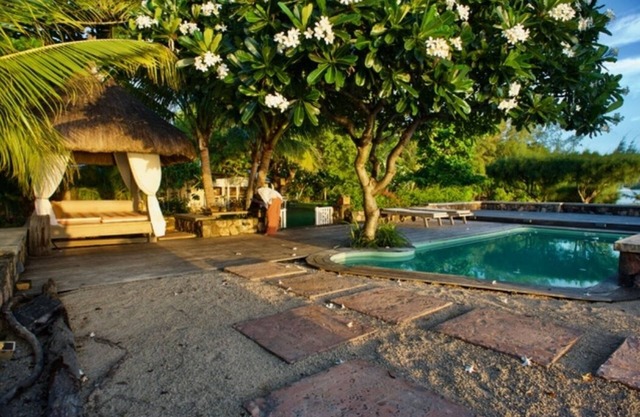 Waterfront room located in the Villa Harmonie on Ilot Fortier