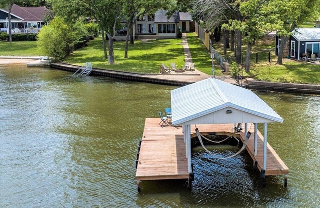 Waterfront 1 level Lakehouse with 108' of Unobstructed Views & HUGE Shaded Yard