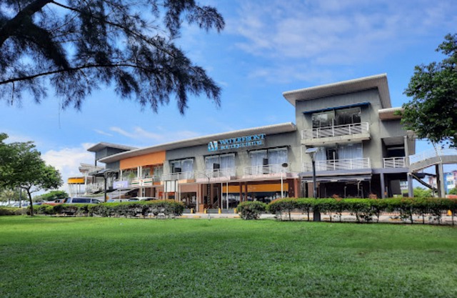 Waterfront Boutique Hotel 