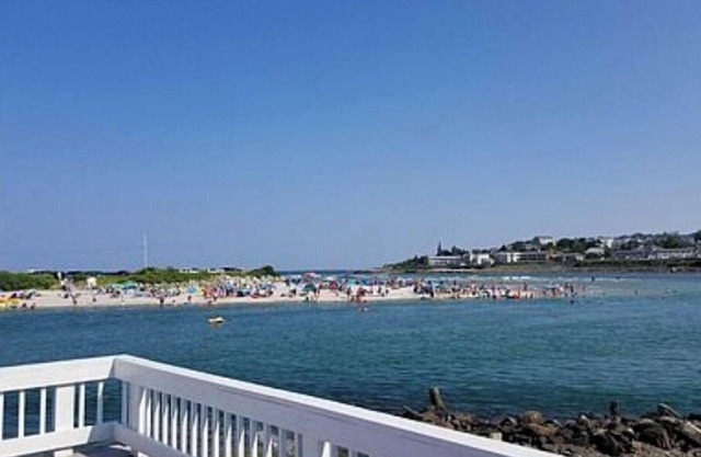 Waterfront Condo 1BR/1BA overlooking Ogunquit Beach very close to beach and town