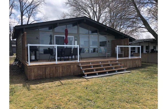 Waterfront cottage on Lake St. Clair