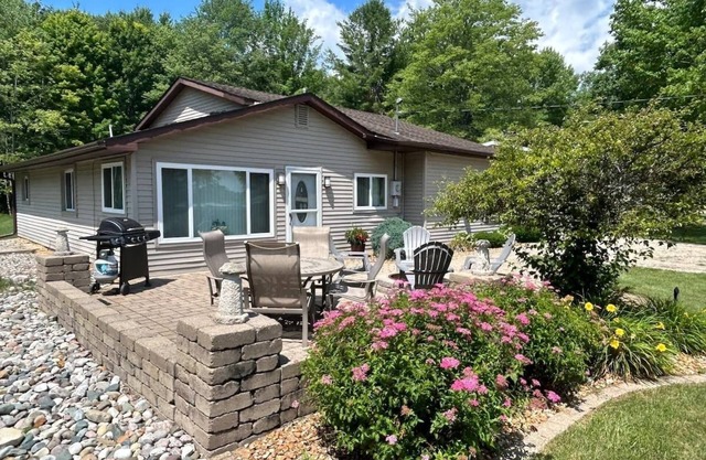 Waterfront Cottage In Michigan By S&s Properties 3 Bedroom Cabin