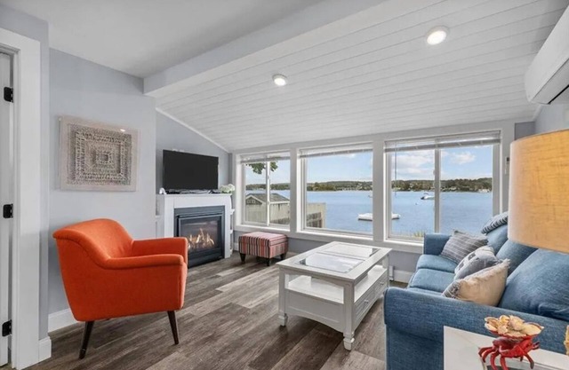 Waterfront Cottage on Blue Bill Cove