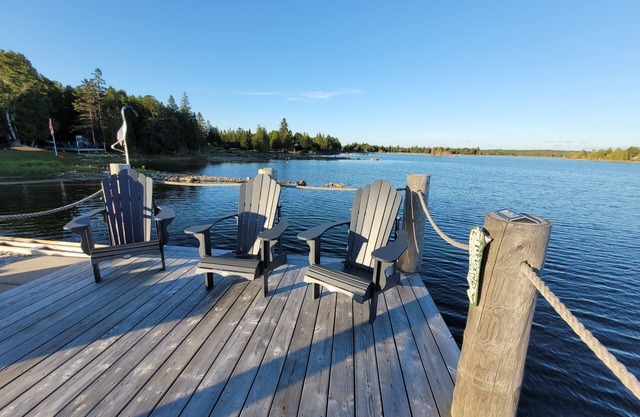 Waterfront Cottage w/Sauna and Private Sandy Beach