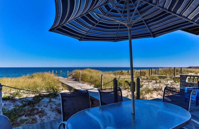 Waterfront cottage with private beach in Sandwich! 179B North Shore Blvd