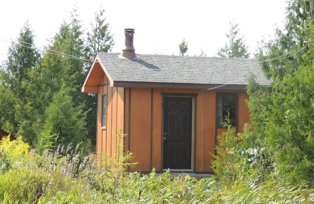 Waterfront cozy cabin on private trout lake