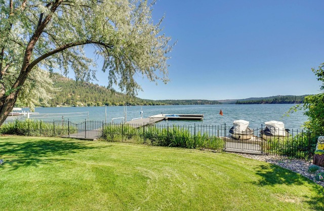 Waterfront Deck w/Fire Pit: Lake Spokane Gem!