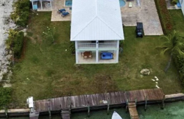 WATERFRONT FAMILY COMPOUND 3 HOMES SLEEPS 30 WITH POOL, 3 BOAT SLIPS