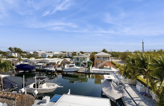 Waterfront home w/private dock, hot tub, gas grill, WiFi, AC, near attractions