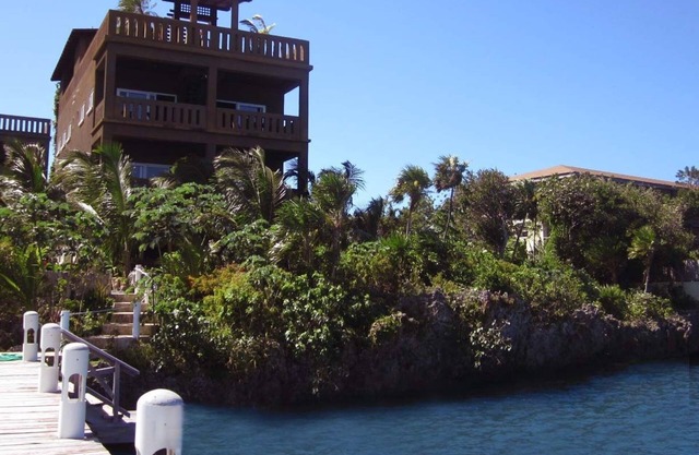 Waterfront Luxury 3 Bedroom w/Pool and Dock