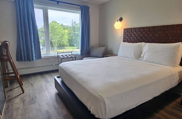 Waterfront Motel-Mountain Views-Direct ATV Access