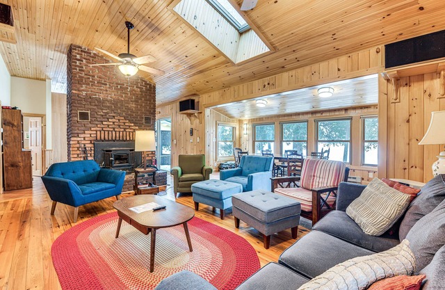 Waterfront North Hero Home w/Screened Porch