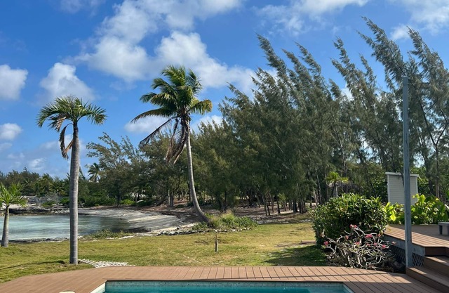 Waterfront Paradise, 2-3 Bed plus cottage, Sayle Point House, Eleuthera Bahamas