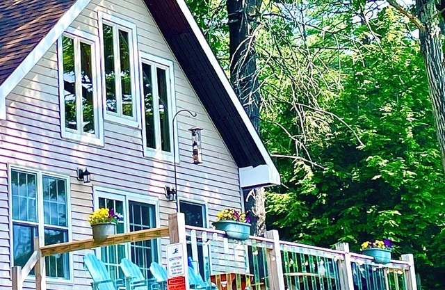 Waterfront paradise, hot tub. Saratoga/Lake George. Super clean & sanitized.