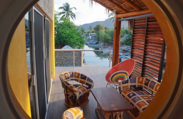 WATERFRONT PENTHOUSE 75m2 WITH PRIVATE PALAPA TERRACE- INFINITY POOL