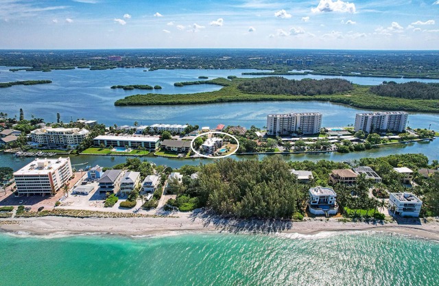Waterfront/Pool mins to Siesta Key Beach- bikes/kayaks/SUPs incl-paddle to beach