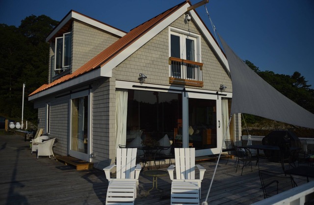 Waterfront. Private. Perfect.n3 bedrooms/3 bathrooms. Plus options for kids.