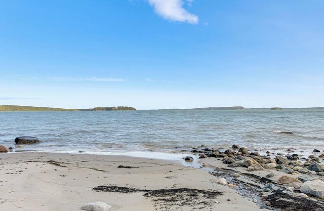 Waterfront Roque Bluffs Hideaway w/Private Beach