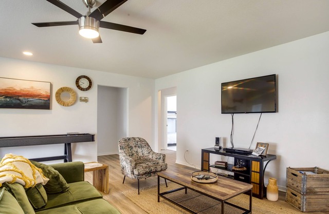 Waterfront Texas Vacation Rental - Private Hot Tub