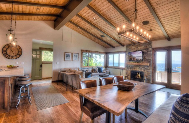 Waters Edge Jewel w/Lake Views | HOA Access!