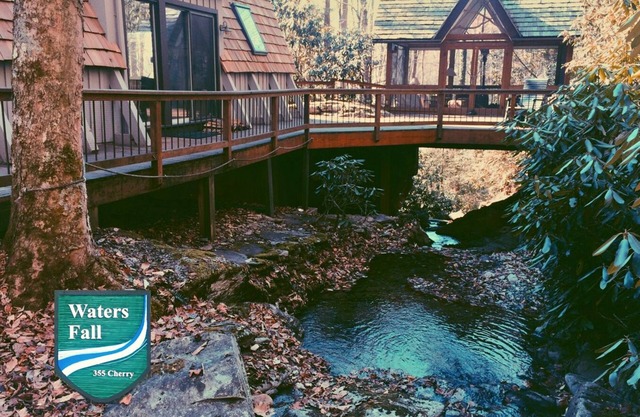Waters Fall - private, stunning setting in gated Hound Ears. Close to BR & Boone