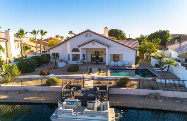 Waterside Lakefront Luxury