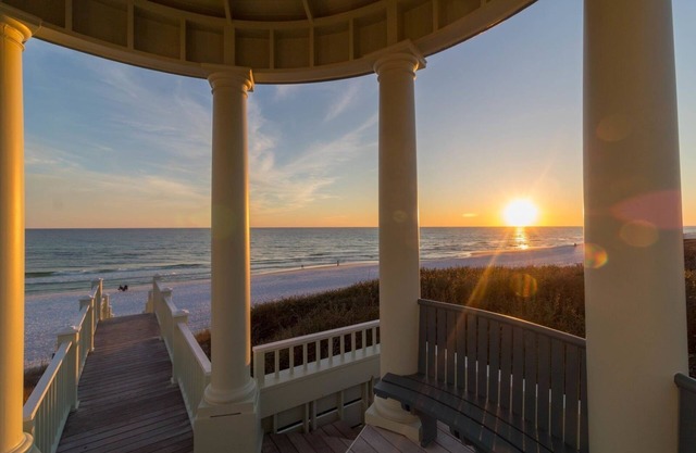 Waves 1 Bedroom Cottage by RedAwning