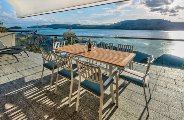 Waves 5 Luxury Large Breathtaking Ocean Views Central Location