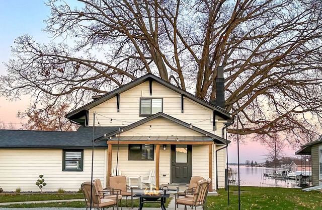 Wawasee Lake Channel Cottage Newly Renovated