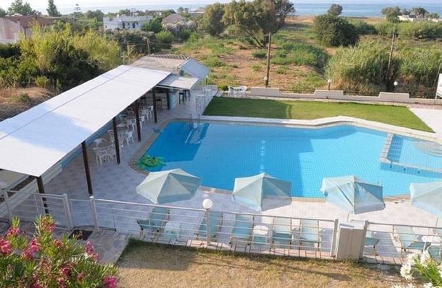 Andys Gardens Hotel Γεράνι 