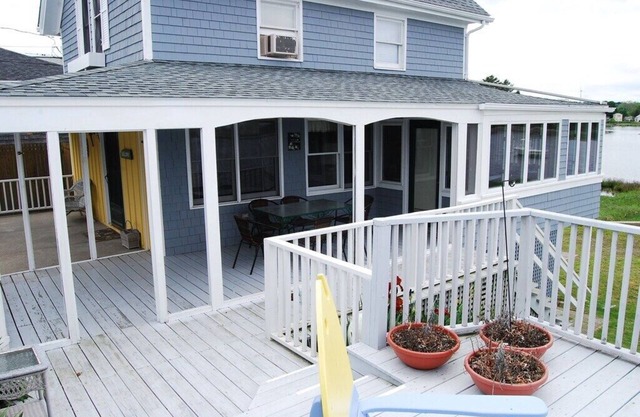 Weekly Home Rental Sleeps 5 located on Blue Bell Cove