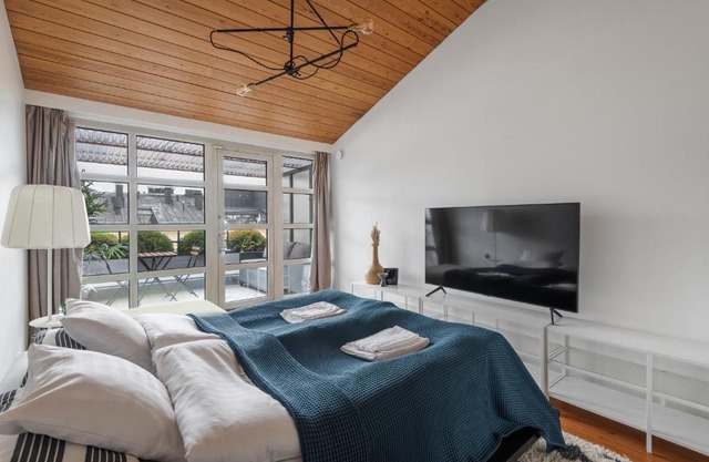 WeHost Penthouse Studio with Sauna and Balcony @Meritullinkatu 13 A