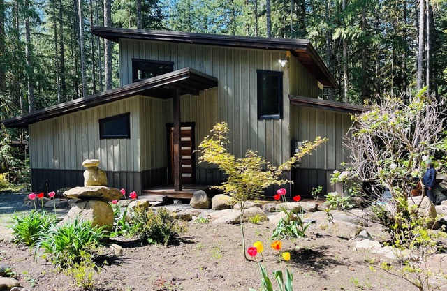 Welcome Home at the Onyx Inn, Glacier WA