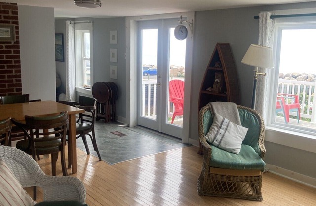Welcome to Dolphin's Rest! Your Historic Oceanfront Getaway Awaits!