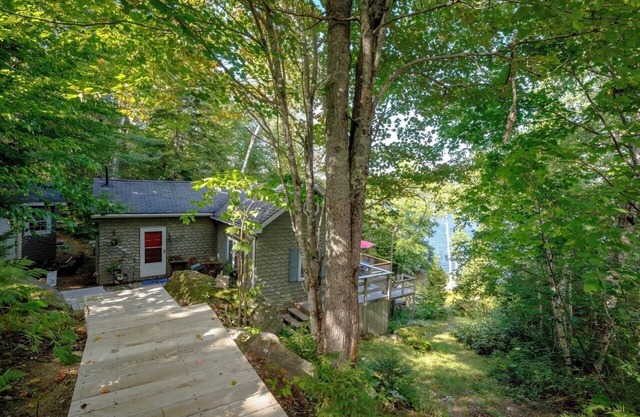 WELCOME TO "ON THE ROCKS" COTTAGEnnLakeside cottage near Acadia National Park!