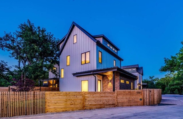 Welcome to our modern 4-br home, nestled in Austins vibrant East Side!