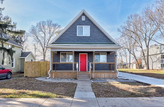 Welcome to.the good life, 4 bed 2 bath house located in the heart of Lincoln