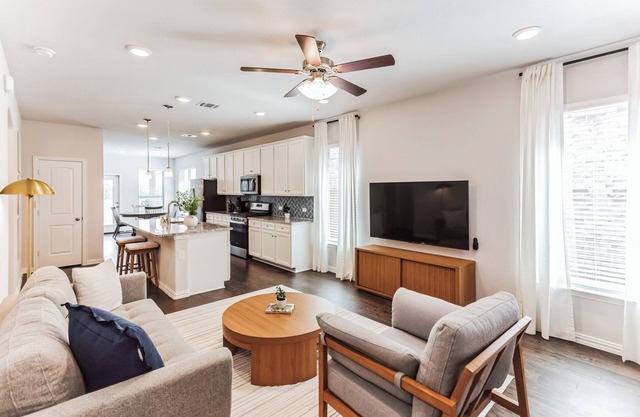 Welcome to Your Home-Away-From-Home in Charming Justin, Texas!