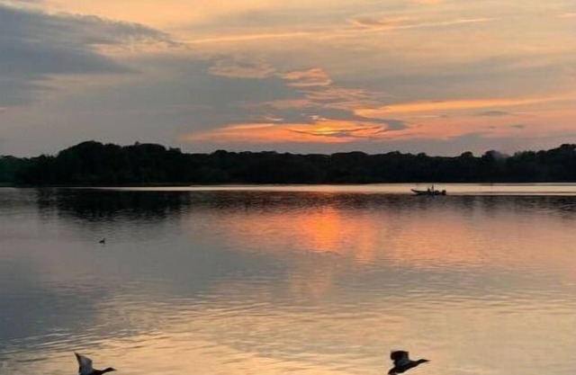 Welcome to Your Summer Retreat by the Lake!