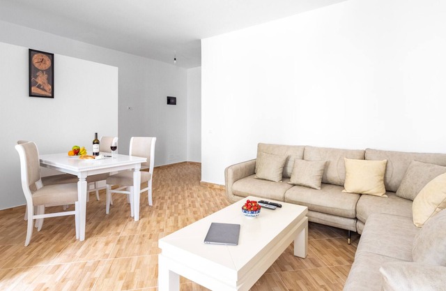 Welcoming AC one-bedroom with veranda - Dodo et Tartine