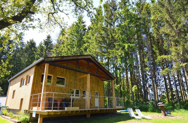 Welcoming Cottage in Hatrival with Terrace, Garden and BBQ