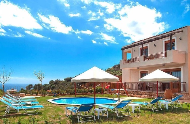Welcoming villa in Triopetra with pool