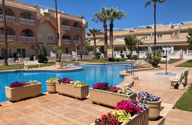 Well Equipped 2 Bed Penthouse with Solarium close to beach and local amenities