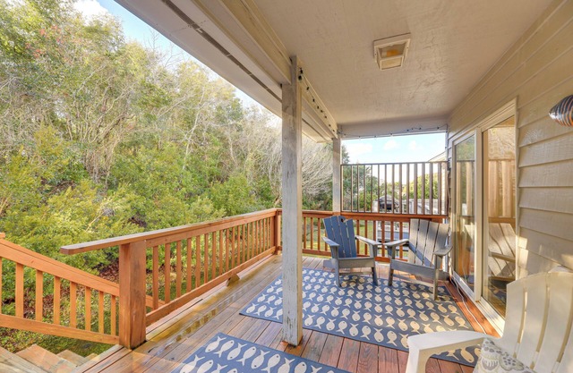 Well-equipped Emerald Isle Townhome: Pets Welcome!