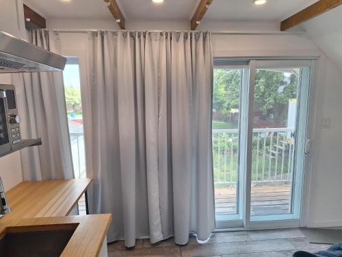 Well Equipped Studio FOR NON-SMOKING GUESTS ONLY CITQ ЗO9467