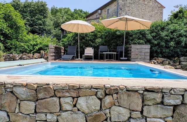 Well-located country studio with terrace and pool