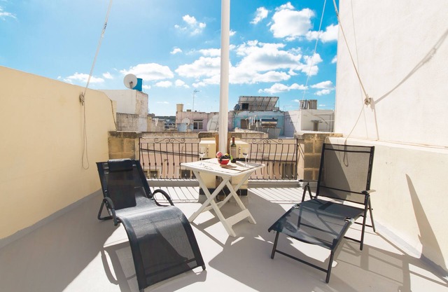 Well Located Townhouse & Courtyard Kalka, Kalkara, Malta